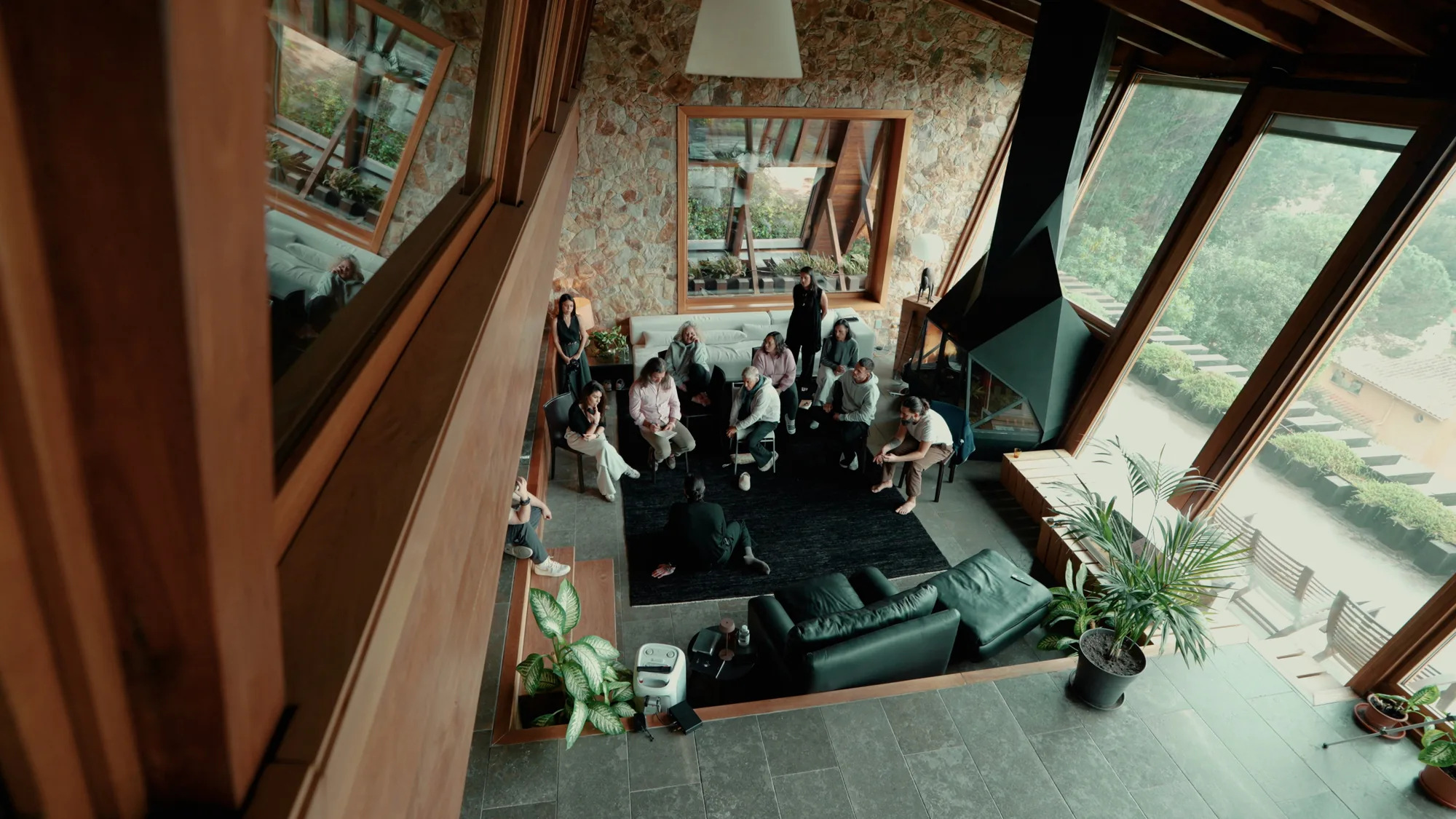 Vista cenital del grupo en el salón